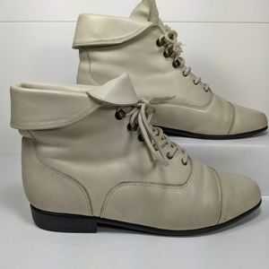 Vintage Mobility Mandy leather ankle boot. Versatile cuff and tongue
